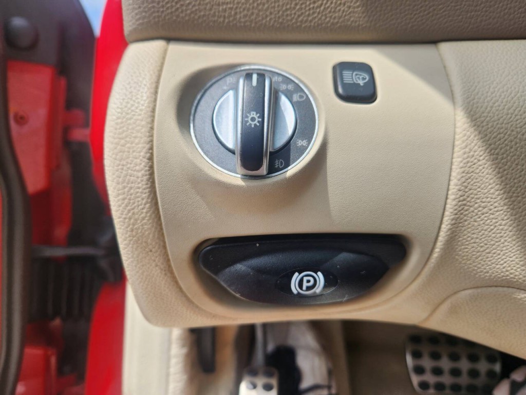 2005 Mercedes-Benz SL-Class Image 22