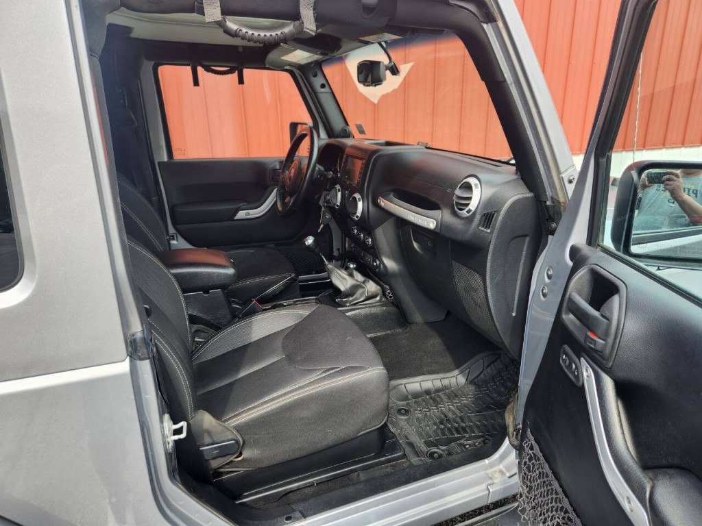 2014 Jeep Wrangler Image 12