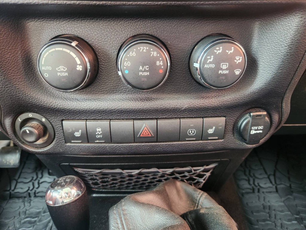 2014 Jeep Wrangler Image 16