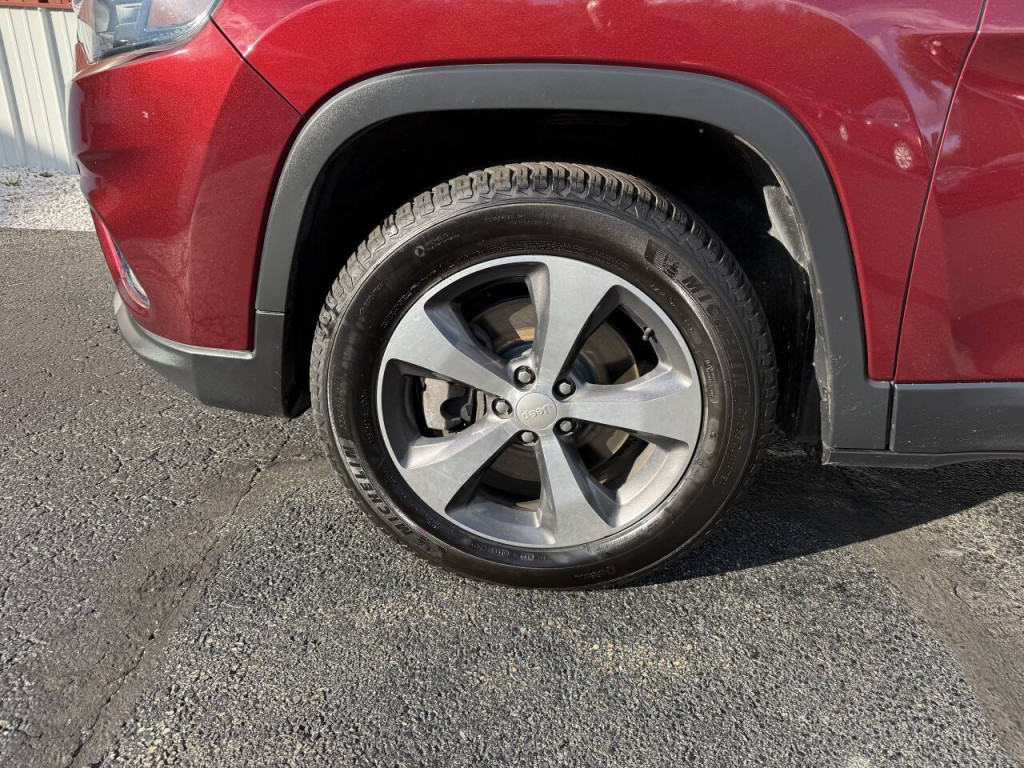 2019 Jeep Cherokee Image 5