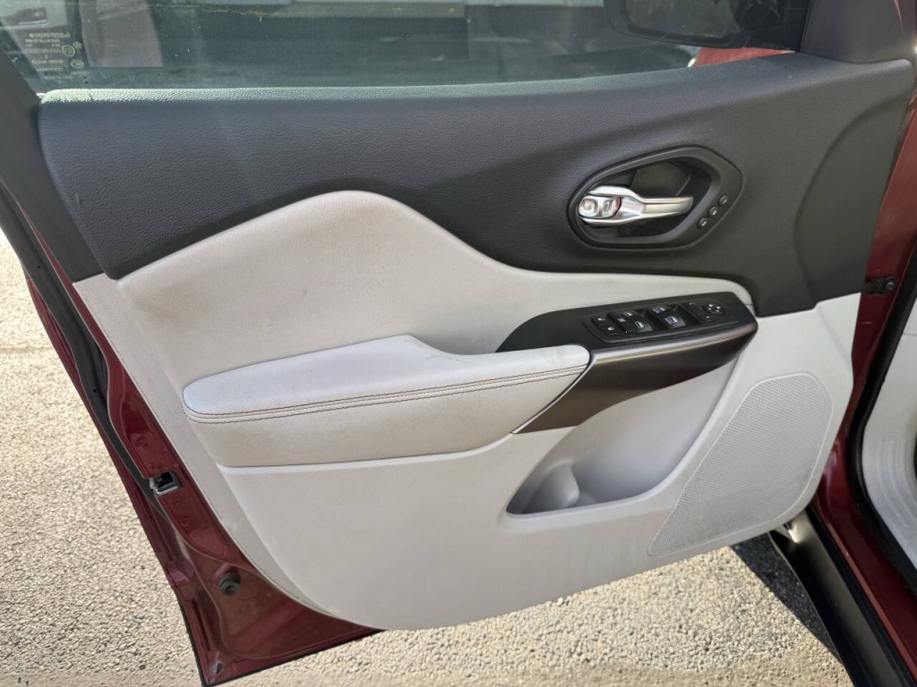 2019 Jeep Cherokee Image 10