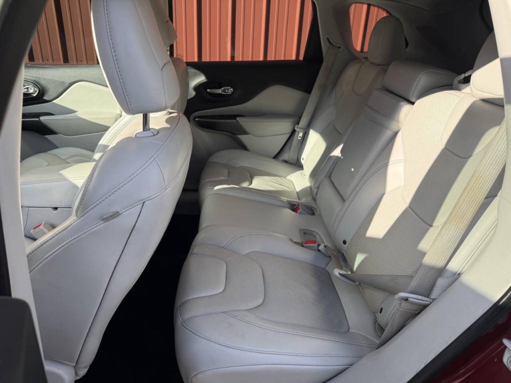2019 Jeep Cherokee Image 12