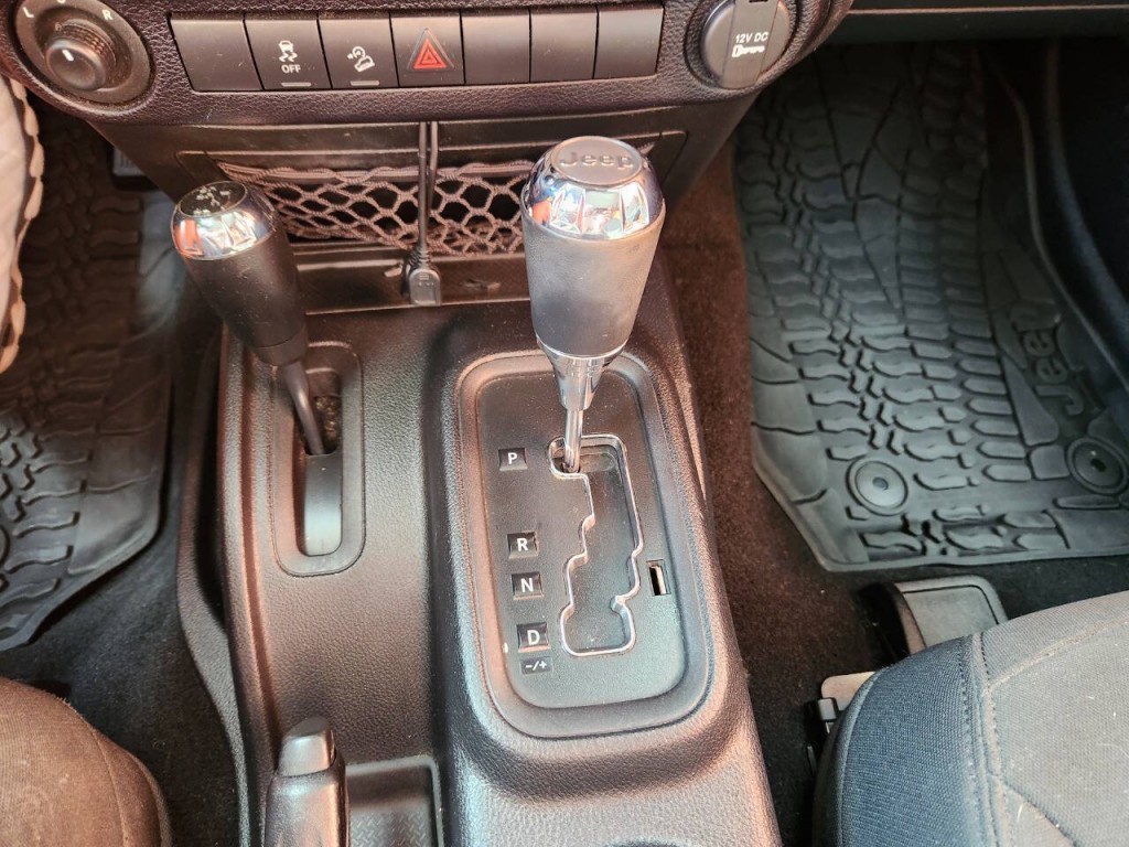 2016 Jeep Wrangler Image 17