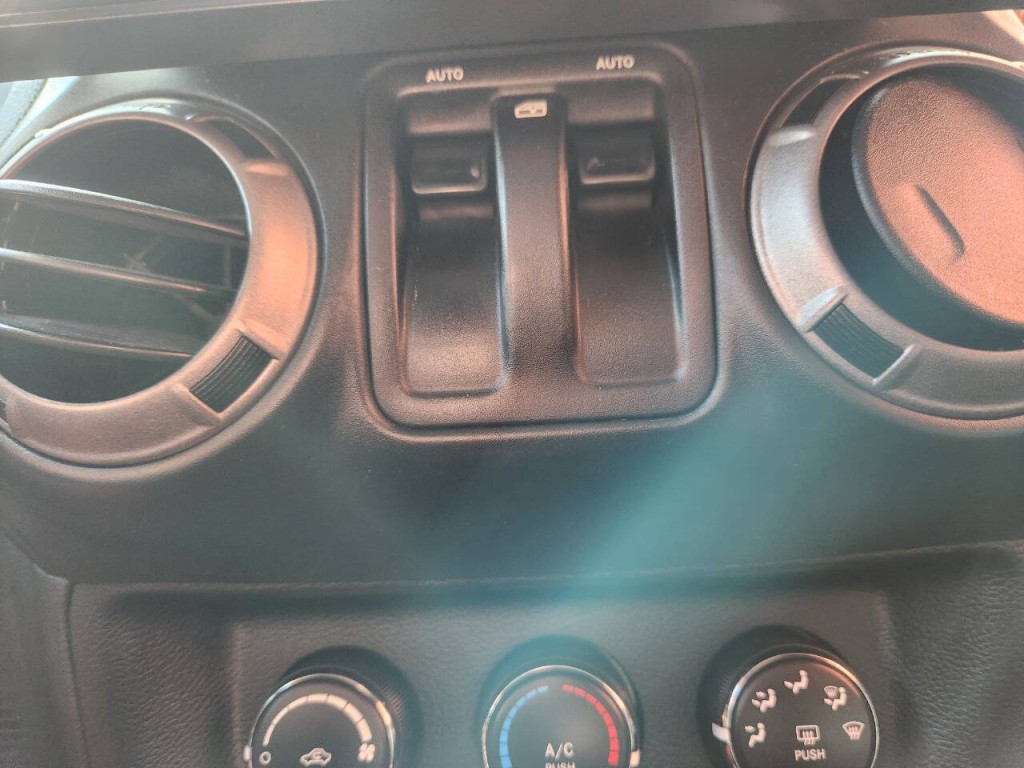 2016 Jeep Wrangler Image 20
