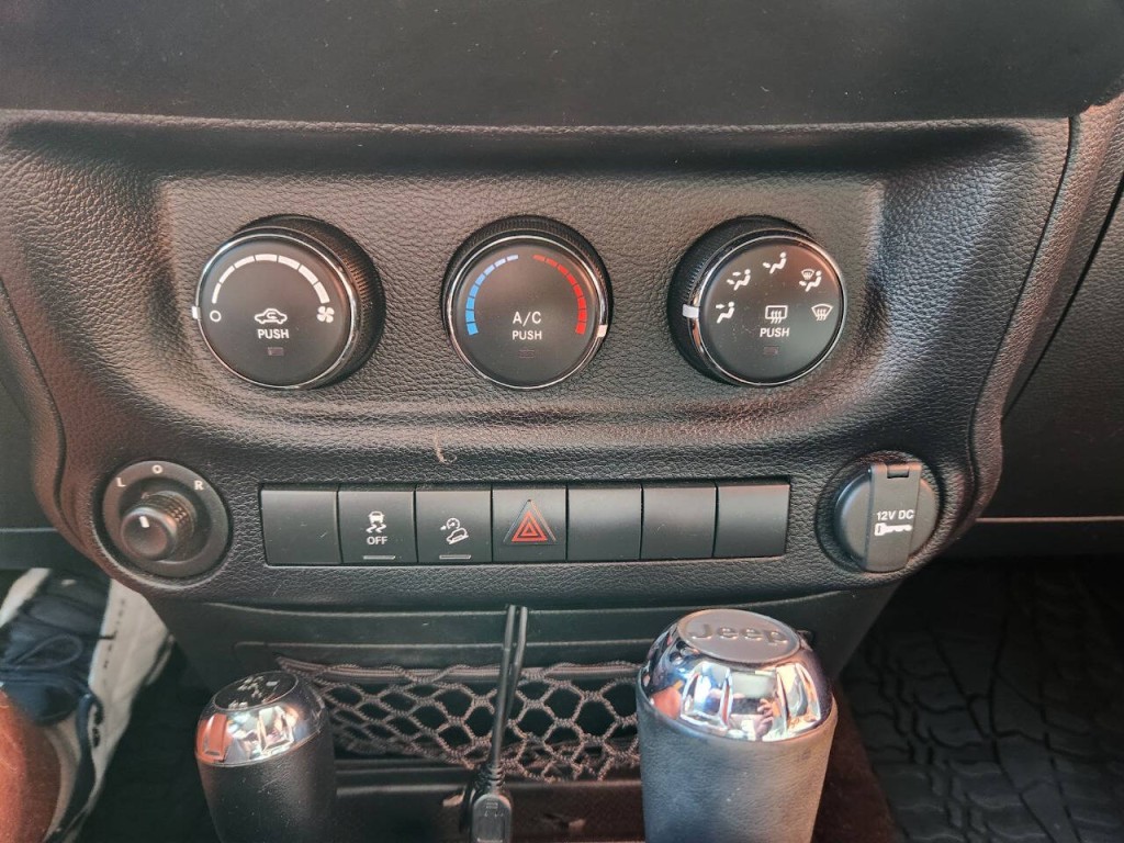 2016 Jeep Wrangler Image 21