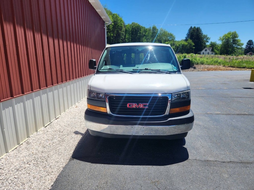2017 GMC Savana Image 6