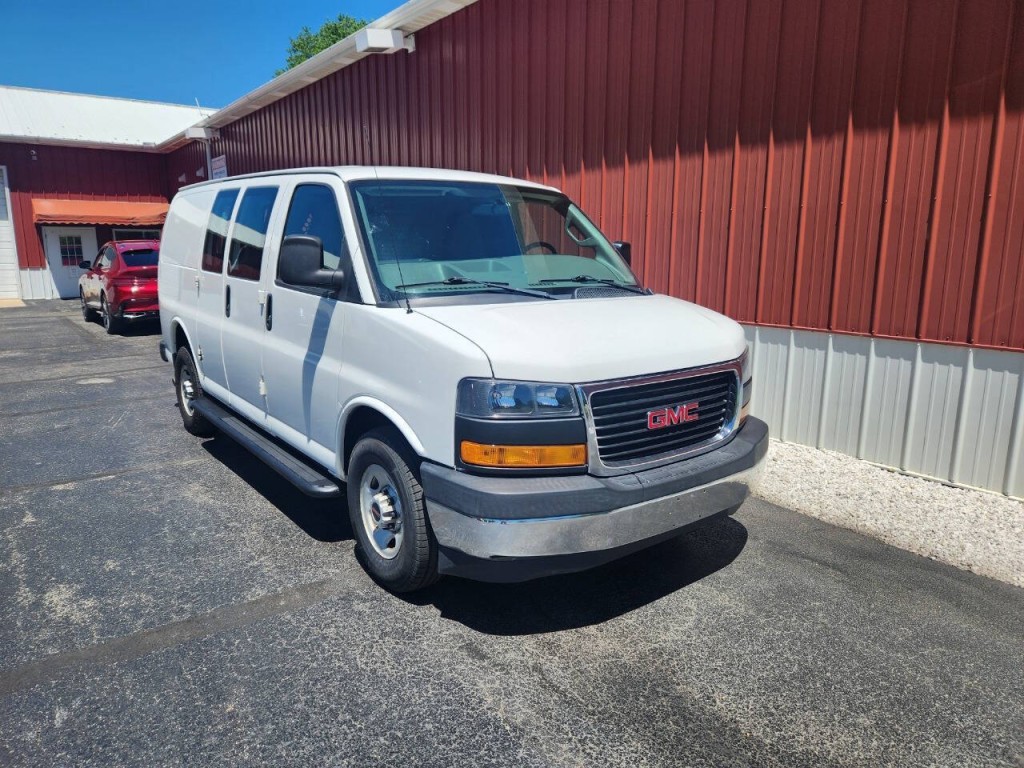 2017 GMC Savana Image 7