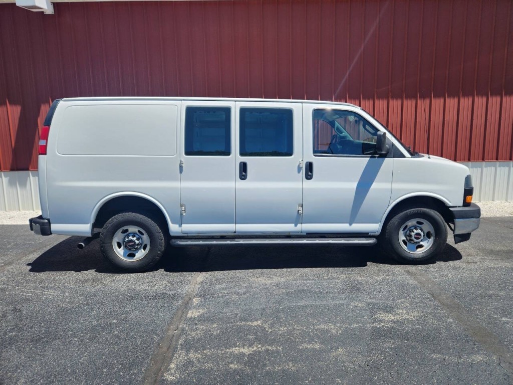 2017 GMC Savana Image 8