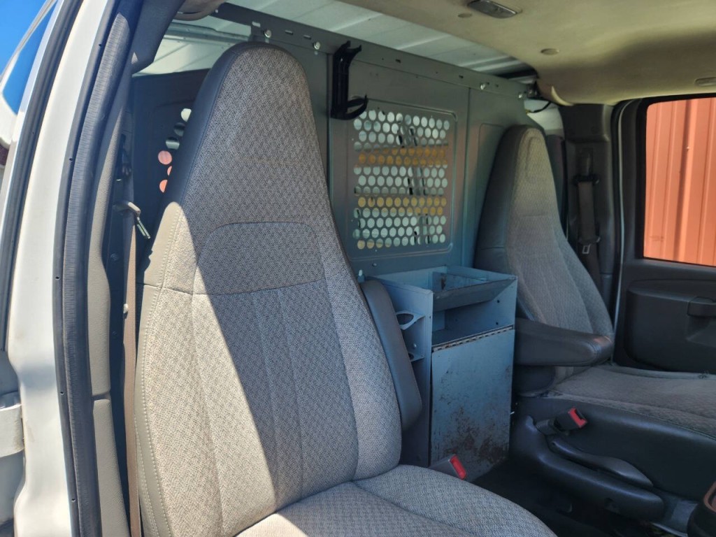 2017 GMC Savana Image 13