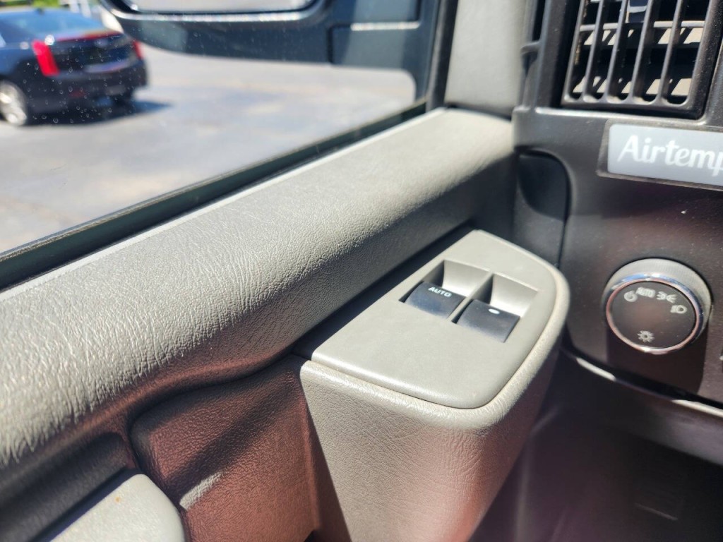 2017 GMC Savana Image 17