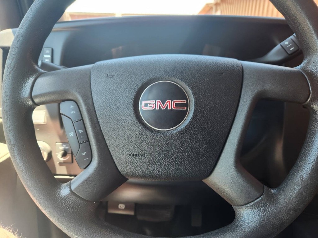 2017 GMC Savana Image 20