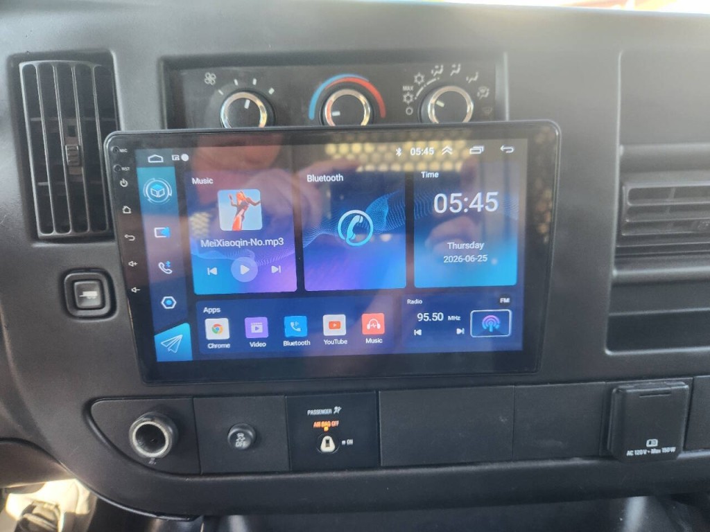 2017 GMC Savana Image 21