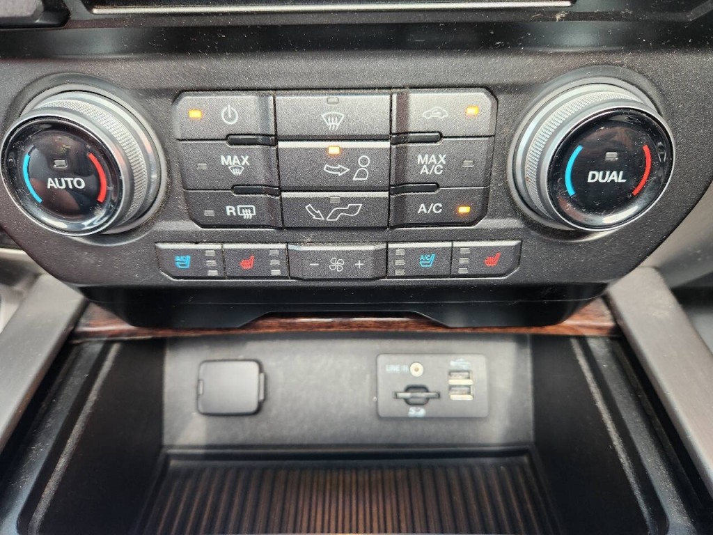 2015 Ford F-150 Image 21