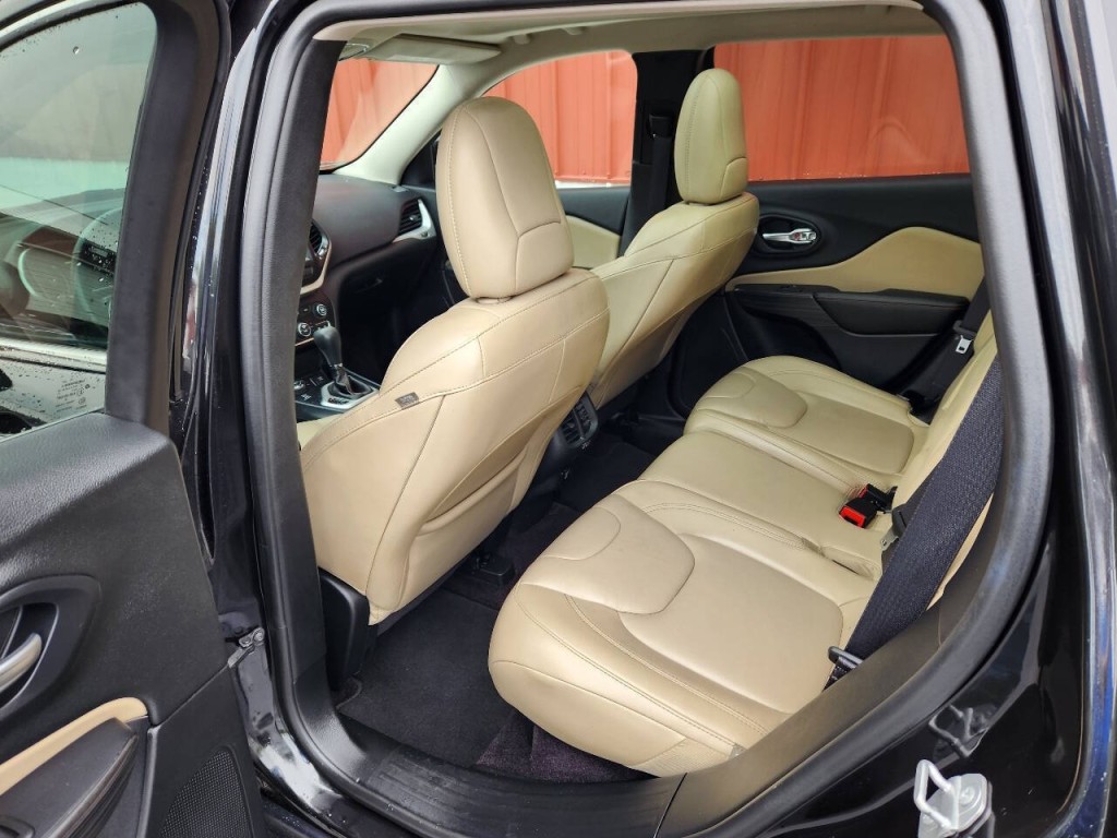 2016 Jeep Cherokee Image 12