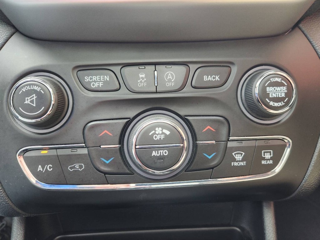2016 Jeep Cherokee Image 21