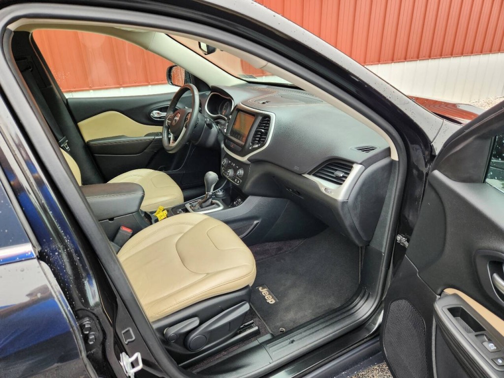 2016 Jeep Cherokee Image 25