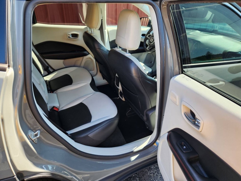 2019 Jeep Compass Image 28