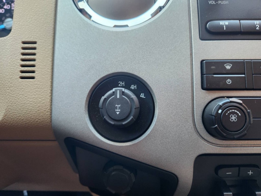 2015 Ford F-250 Image 25