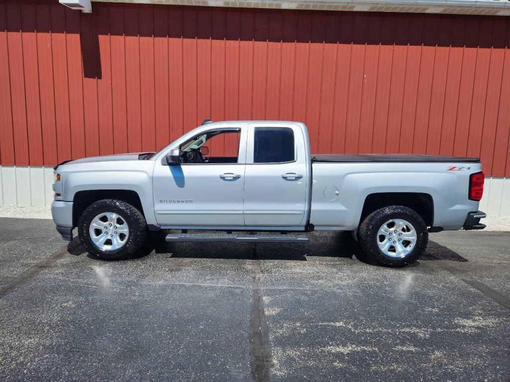 2017 Chevrolet Silverado 1500 Image 2
