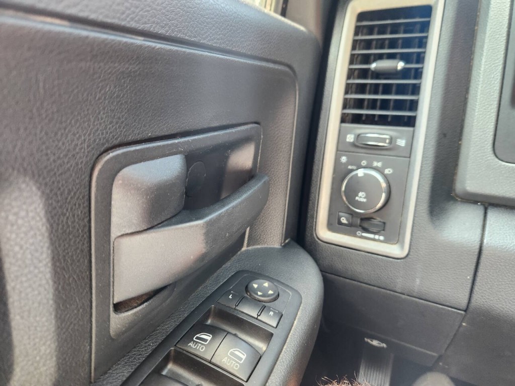 2014 RAM 1500 Image 18