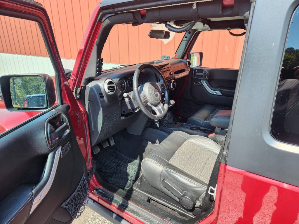 2012 Jeep Wrangler Image 11