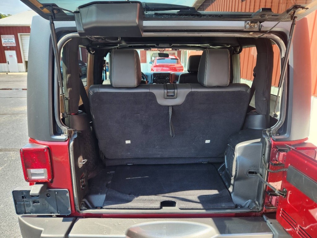 2012 Jeep Wrangler Image 12