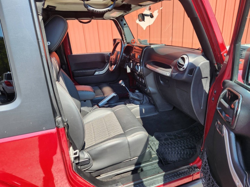 2012 Jeep Wrangler Image 13
