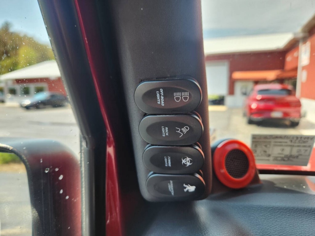 2012 Jeep Wrangler Image 17