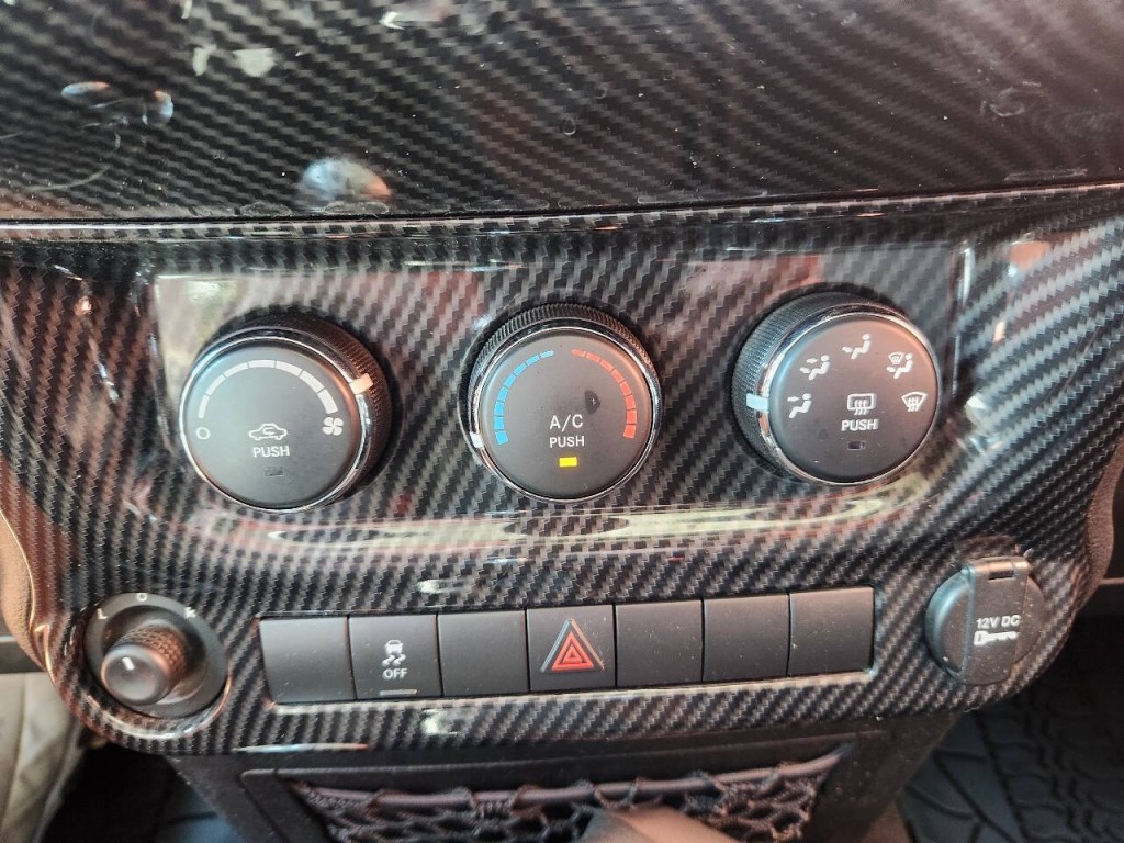 2012 Jeep Wrangler Image 19