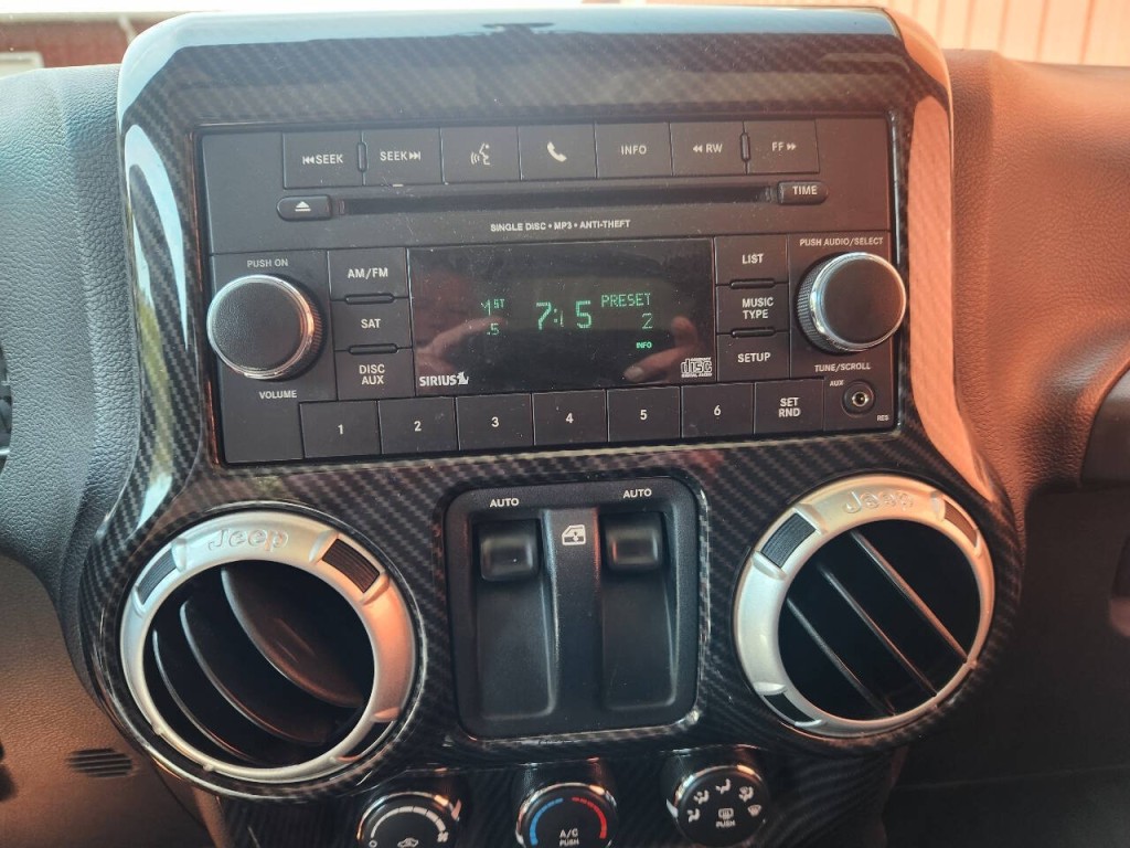 2012 Jeep Wrangler Image 20