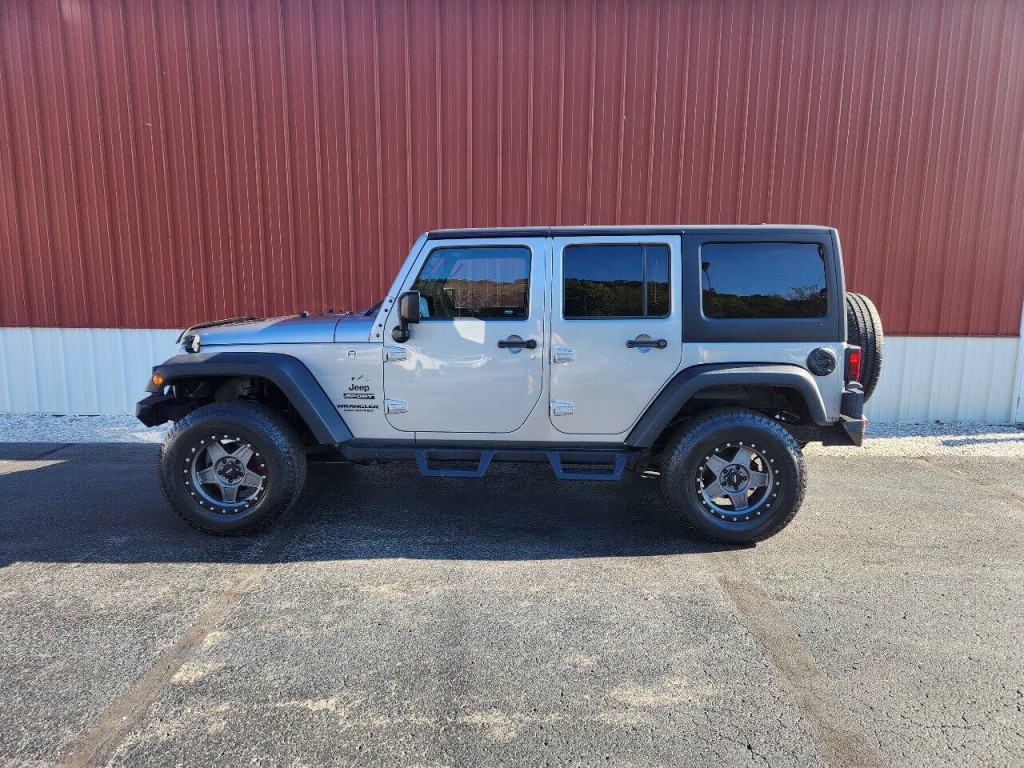 2017 Jeep Wrangler Unlimited Image 2