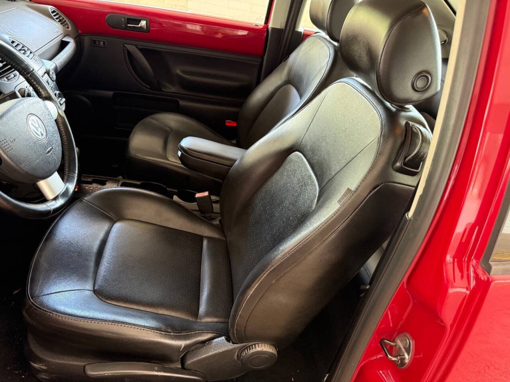 2009 Volkswagen Beetle Image 10