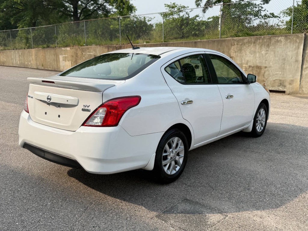 2017 Nissan Versa Image 4
