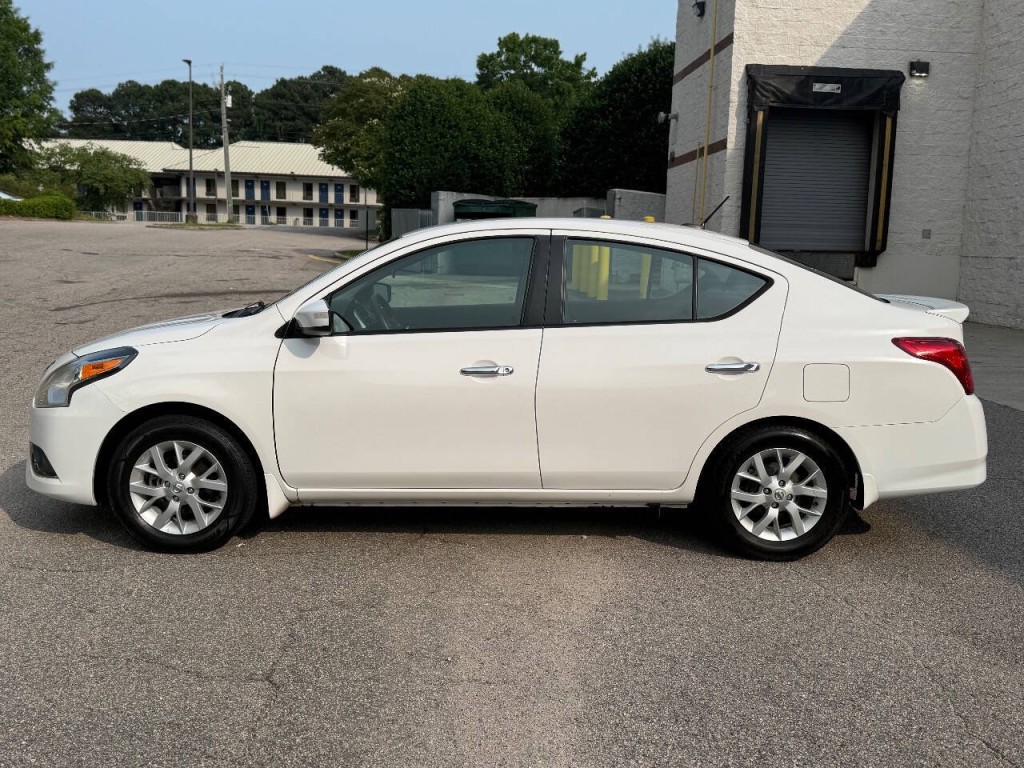 2017 Nissan Versa Image 5