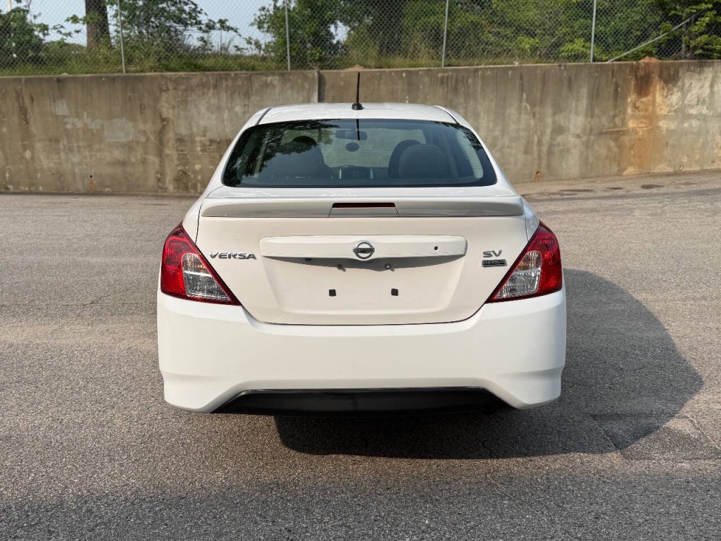2017 Nissan Versa Image 7