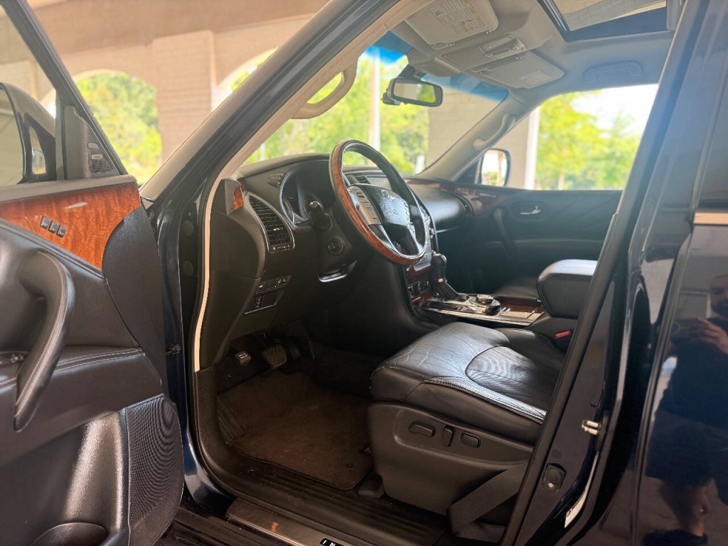 2016 INFINITI QX80 Image 9