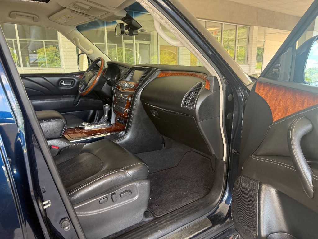 2016 INFINITI QX80 Image 11