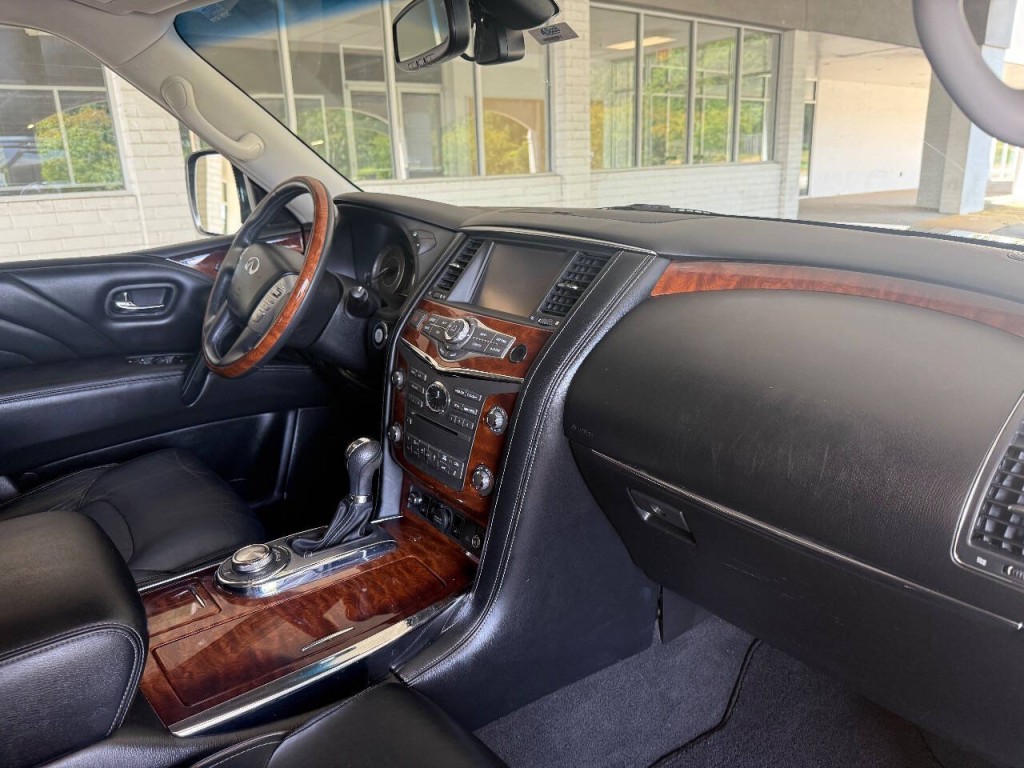 2016 INFINITI QX80 Image 12