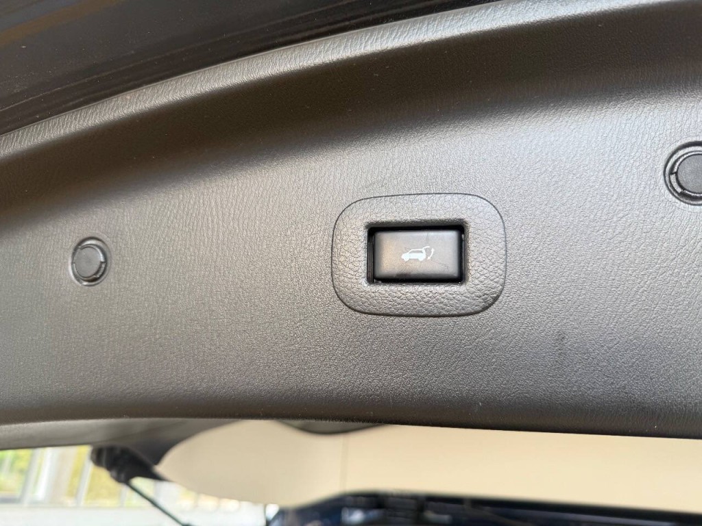 2016 INFINITI QX80 Image 18