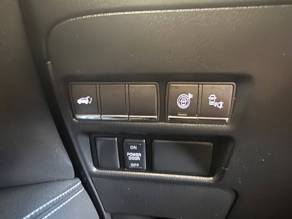 2016 INFINITI QX80 Image 23