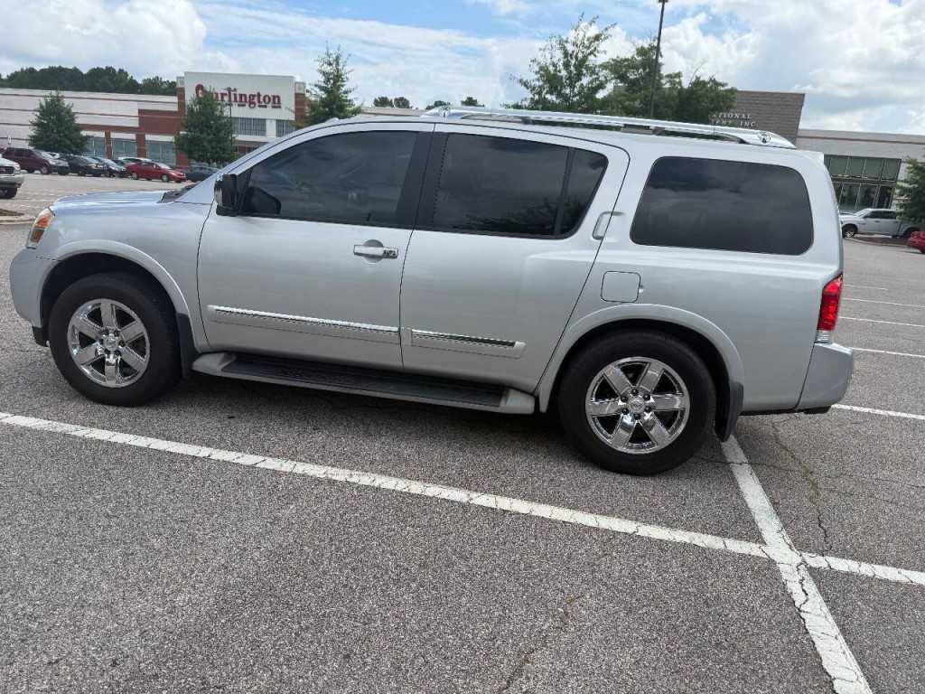 2010 Nissan Armada Image 2