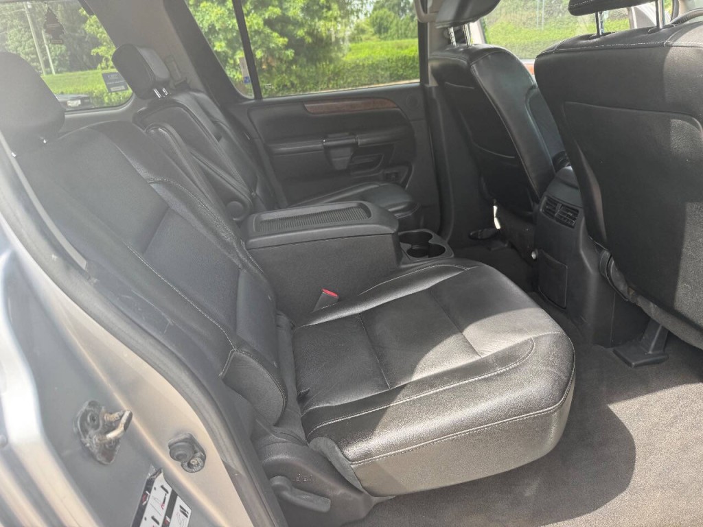 2010 Nissan Armada Image 12