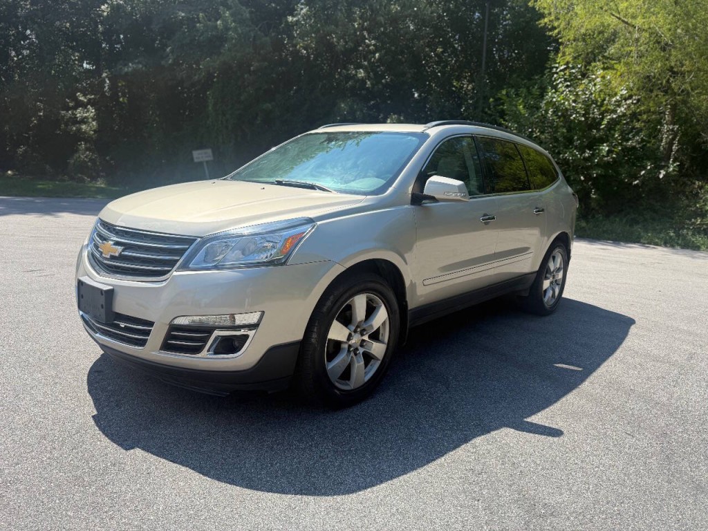 2015 Chevrolet Traverse Image 2