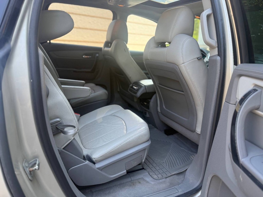 2015 Chevrolet Traverse Image 11
