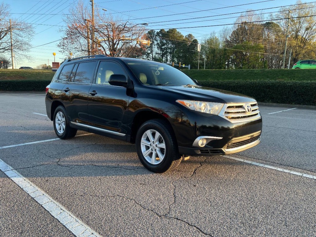 2013 Toyota Highlander Image 2