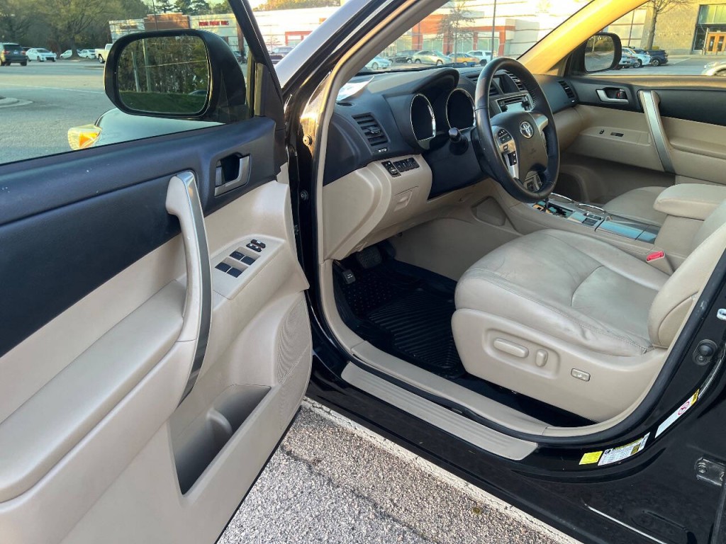 2013 Toyota Highlander Image 10
