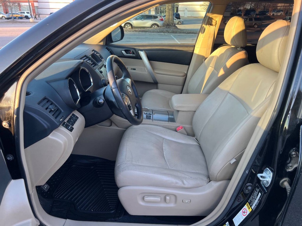 2013 Toyota Highlander Image 11