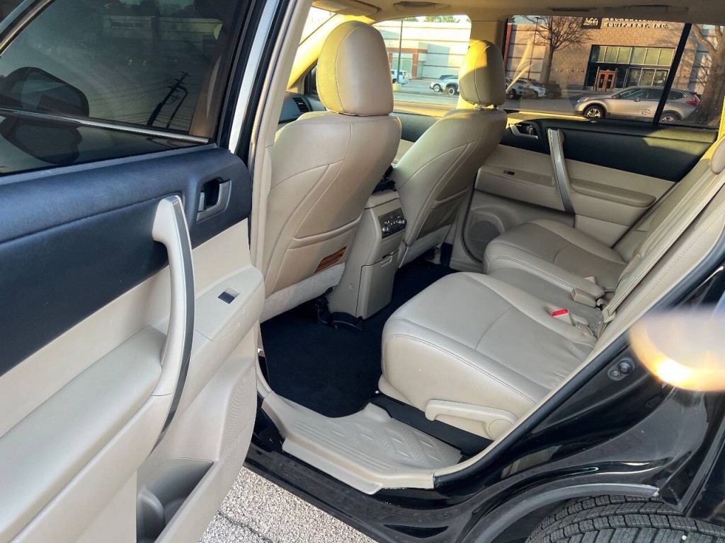 2013 Toyota Highlander Image 13