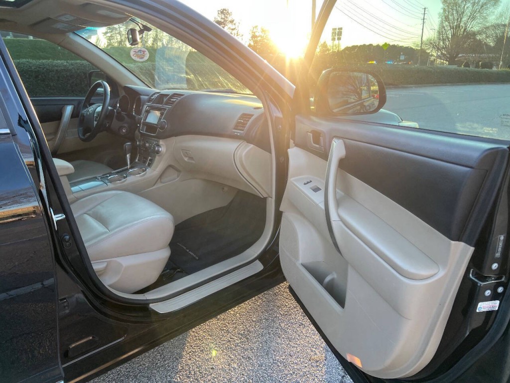 2013 Toyota Highlander Image 15
