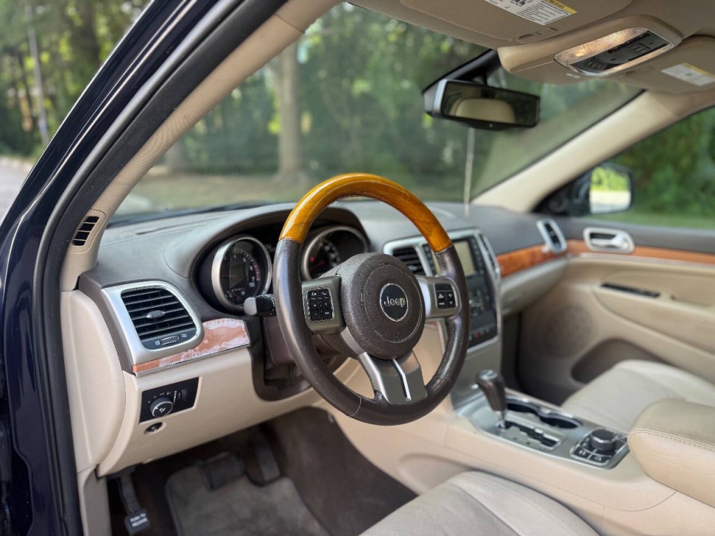 2012 Jeep Grand Cherokee Image 10